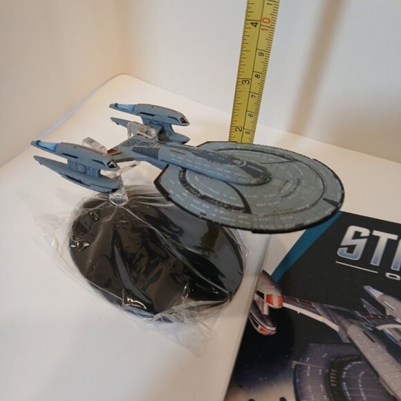 STAR TREK ONLINE COLLECTION: U.S.S. CHIMERA NCC-97400 - ISSUE 02-NEW IN BOX - Picture 4 of 12